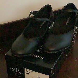 Capezio dancing shoes.  Size 7.